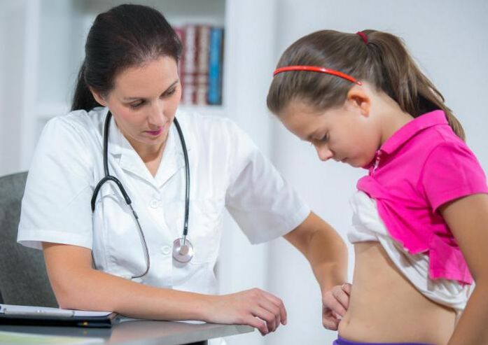 Child with suspicion of Helmint invasion at a doctor's meeting